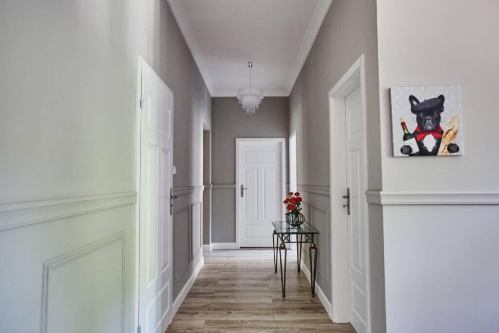 Bezowy Apartament De Lux Dla 4 Osob Chorzow Katowice المظهر الخارجي الصورة